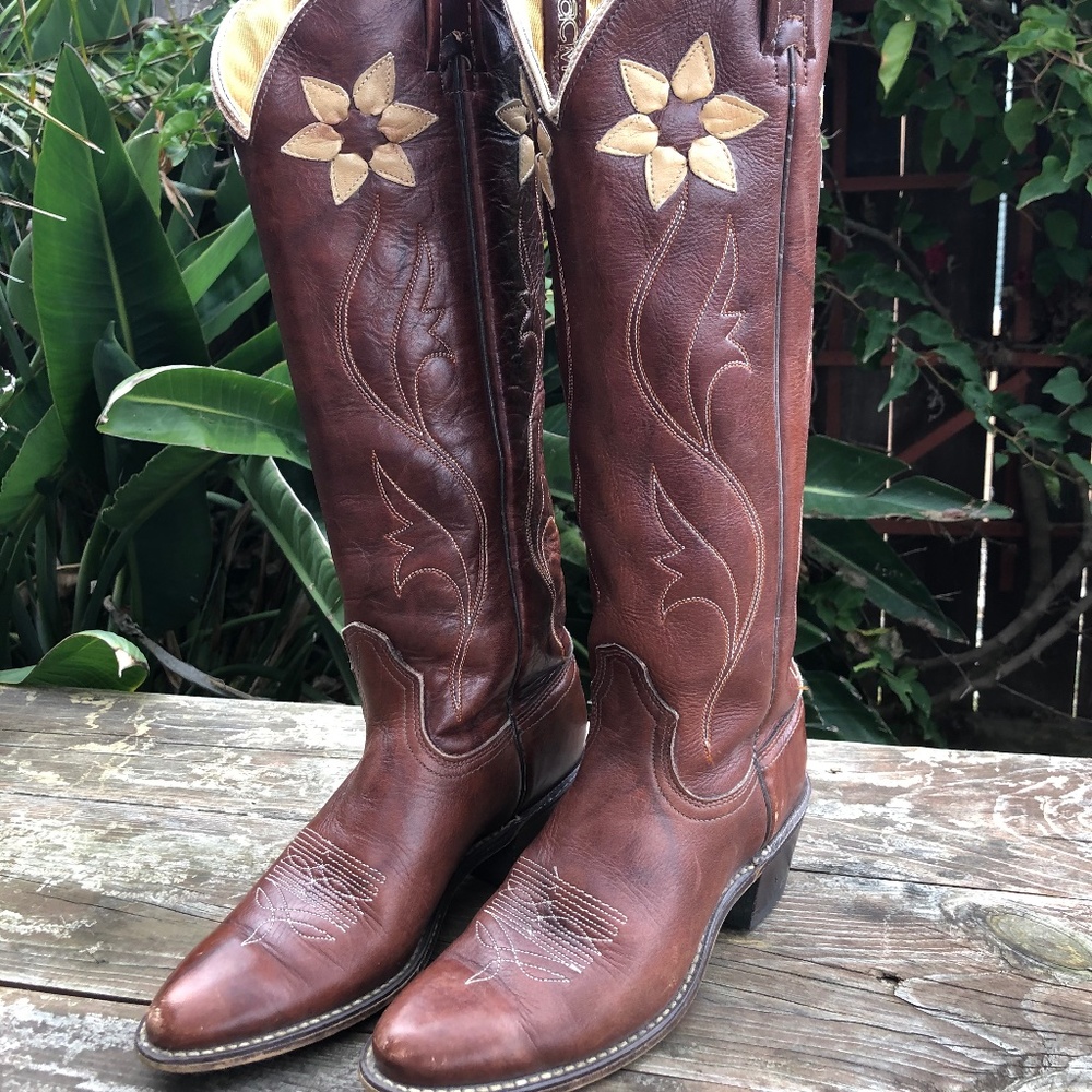 Adorable Acme Cowgirl Boots